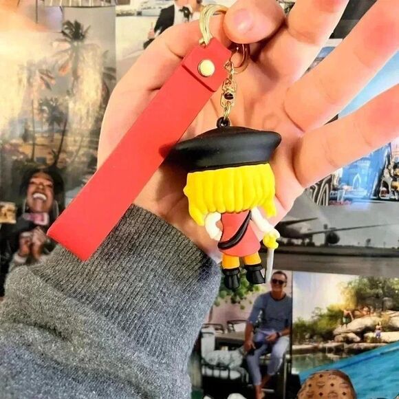 NEW Elizabeth Swann Pirates Of The Caribbean Silicone & Metal Keychain - Picture 3 of 3